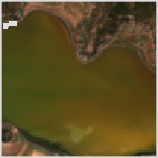 Imagen Sentinel-2 del 3 de enero de 2024: la Laguna de Aculeo con agua, rodeada de campos y cerros.